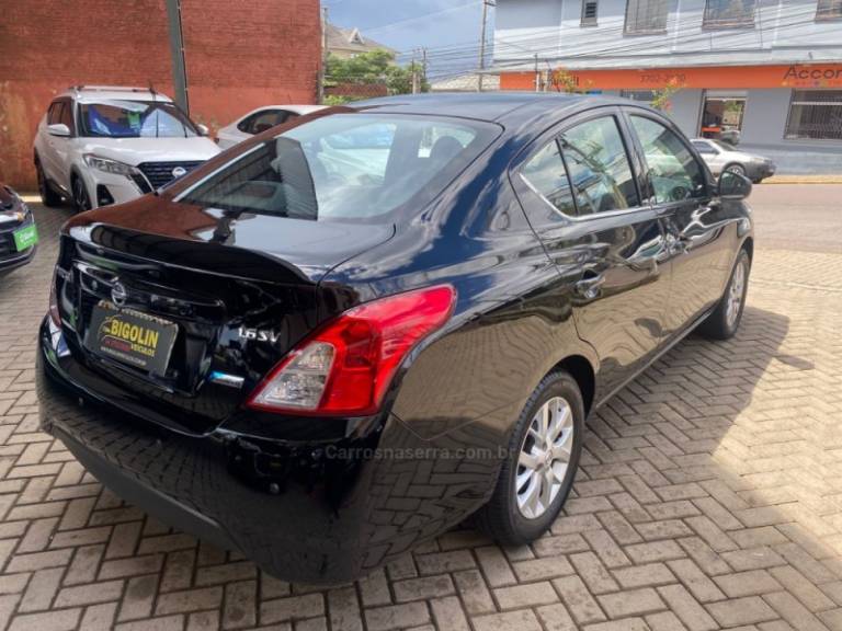 NISSAN - VERSA - 2017/2017 - Preta - R$ 58.000,00