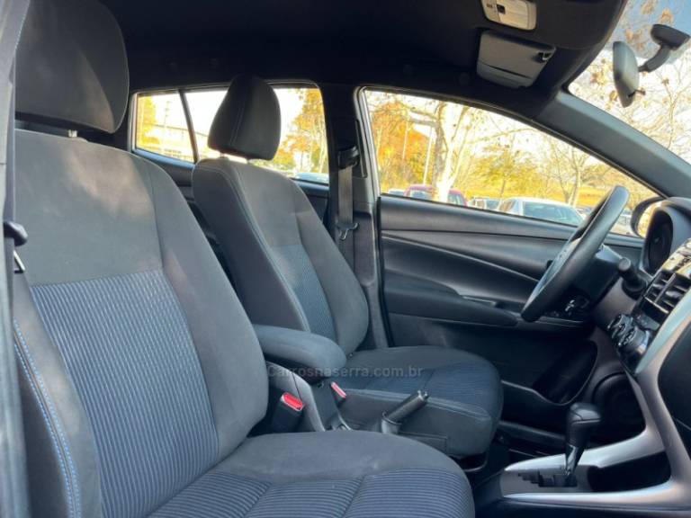 TOYOTA - YARIS - 2021/2021 - Prata - R$ 85.000,00