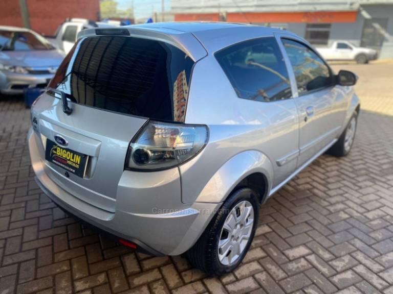 FORD - KA - 2013/2013 - Prata - R$ 32.000,00