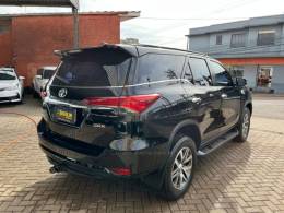 TOYOTA - HILUX SW4 - 2018/2018 - Preta - R$ 230.000,00