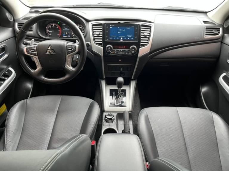 MITSUBISHI - L200 TRITON - 2023/2023 - Prata - R$ 205.000,00