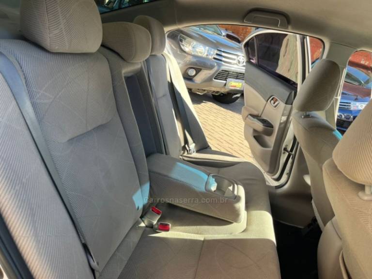 HONDA - CIVIC - 2016/2016 - Branca - R$ 79.000,00