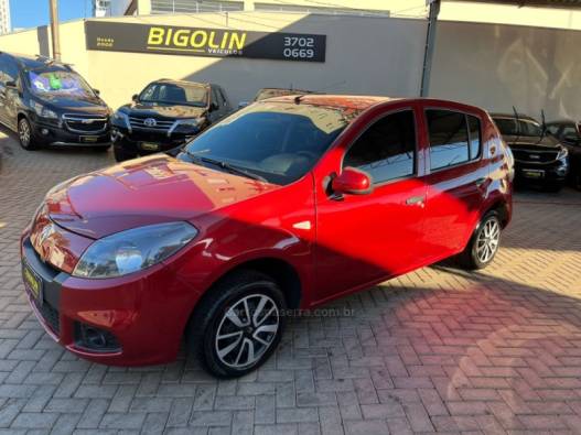 RENAULT - SANDERO - 2014/2014 - Vermelha - R$ 35.000,00