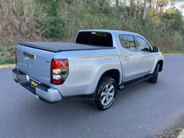 MITSUBISHI - L200 TRITON - 2021/2021 - Prata - R$ 182.000,00