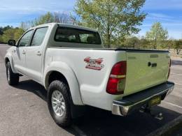 TOYOTA - HILUX - 2013/2013 - Branca - R$ 117.000,00