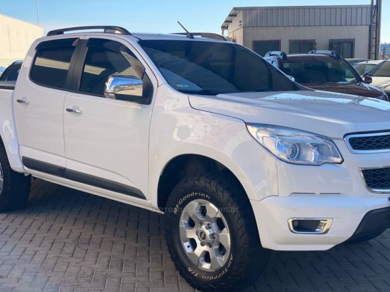 CHEVROLET - S10 - 2013/2013 - Branca - R$ 122.000,00