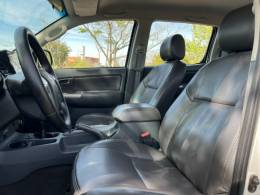 TOYOTA - HILUX - 2013/2013 - Branca - R$ 117.000,00