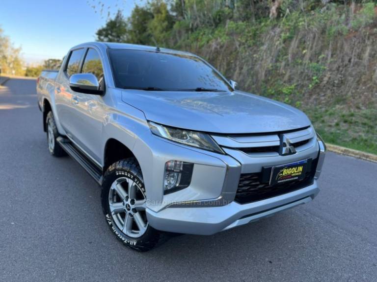 MITSUBISHI - L200 TRITON - 2021/2021 - Prata - R$ 182.000,00