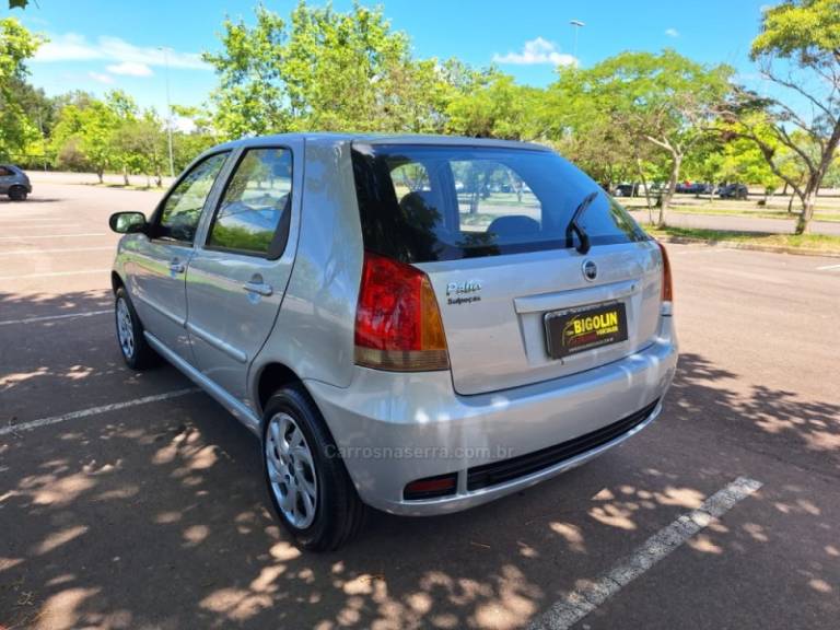FIAT - PALIO - 2005/2005 - Prata - R$ 25.000,00