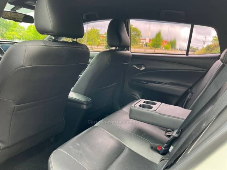 TOYOTA - YARIS - 2019/2019 - Branca - R$ 79.000,00