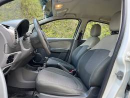 FIAT - SIENA - 2015/2015 - Branca - R$ 44.000,00