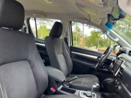 TOYOTA - HILUX - 2017/2017 - Branca - R$ 175.000,00