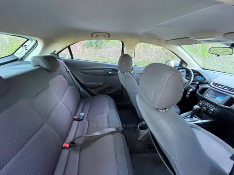 CHEVROLET - ONIX - 2016/2016 - Prata - R$ 61.000,00