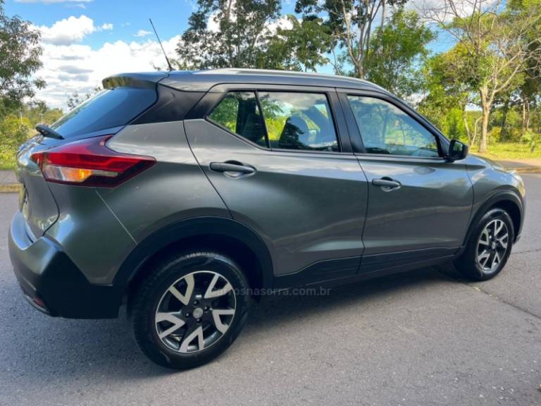 NISSAN - KICKS - 2019/2019 - Prata - R$ 82.000,00