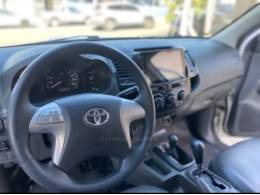 TOYOTA - HILUX - 2013/2013 - Branca - R$ 129.000,00