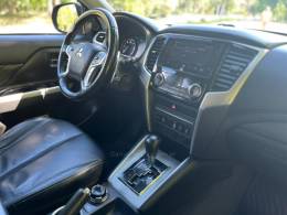 MITSUBISHI - L200 TRITON - 2022/2022 - Prata - R$ 202.000,00