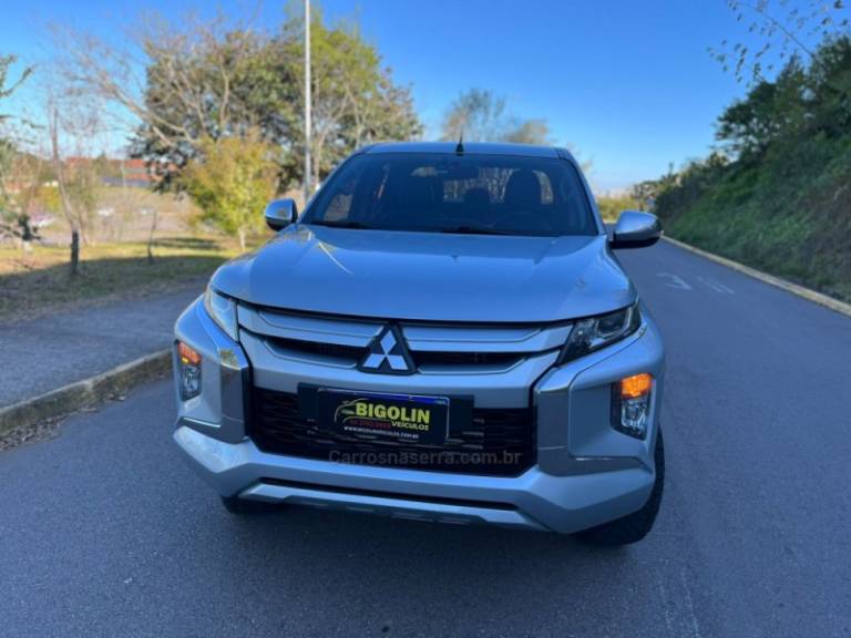 MITSUBISHI - L200 TRITON - 2021/2021 - Prata - R$ 182.000,00