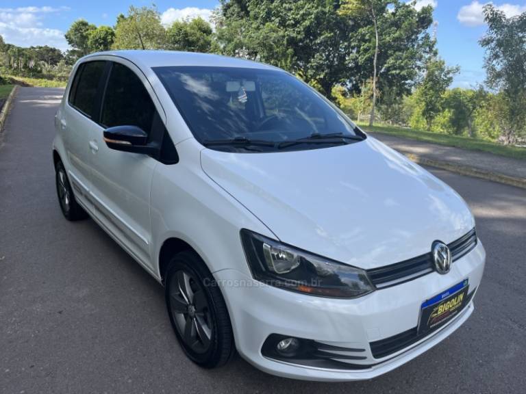 VOLKSWAGEN - FOX - 2018/2018 - Branca - R$ 57.000,00
