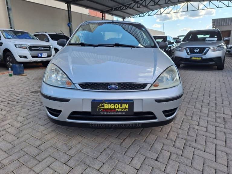 FORD - FOCUS - 2005/2005 - Prata - R$ 26.000,00