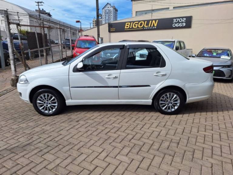 FIAT - SIENA - 2015/2015 - Branca - R$ 39.000,00