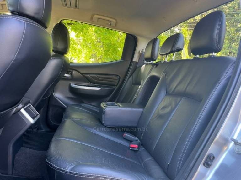 MITSUBISHI - L200 TRITON - 2022/2022 - Prata - R$ 202.000,00