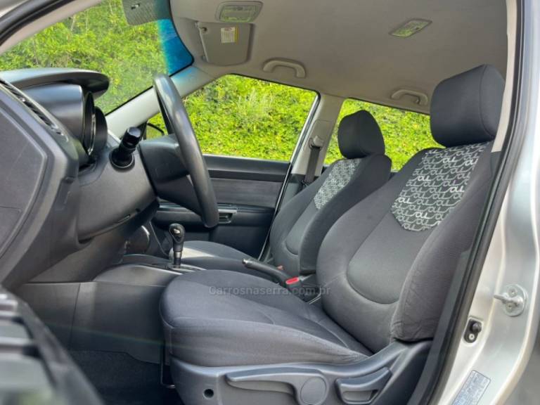 KIA MOTORS - SOUL - 2010/2010 - Prata - R$ 45.000,00