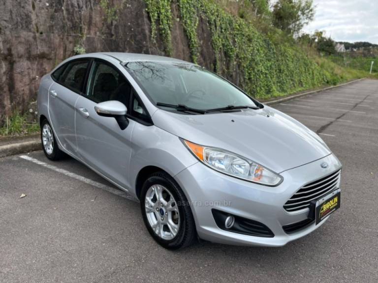FORD - FIESTA - 2014/2014 - Prata - R$ 44.000,00