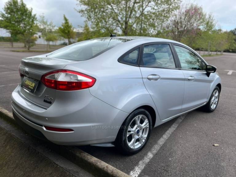 FORD - FIESTA - 2014/2014 - Prata - R$ 44.000,00