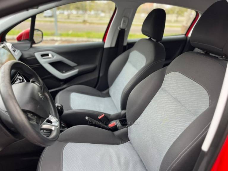 PEUGEOT - 208 - 2015/2015 - Vermelha - R$ 43.000,00