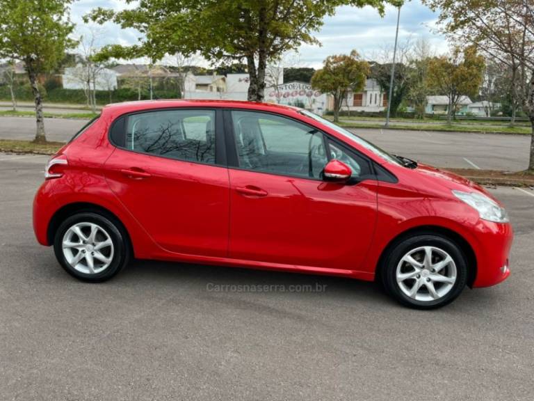 PEUGEOT - 208 - 2015/2015 - Vermelha - R$ 43.000,00