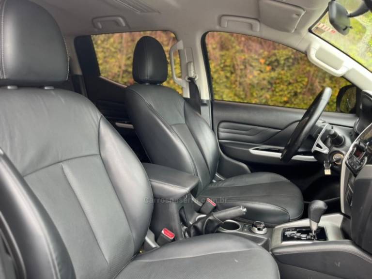 MITSUBISHI - L200 TRITON - 2023/2023 - Prata - R$ 205.000,00