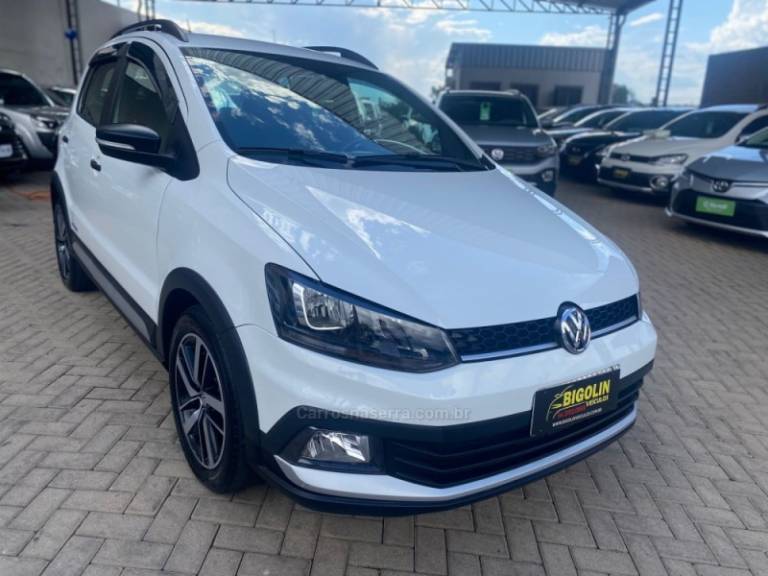 VOLKSWAGEN - FOX - 2018/2018 - Branca - R$ 62.000,00