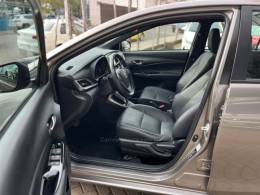 TOYOTA - YARIS - 2019/2019 - Cinza - R$ 86.000,00