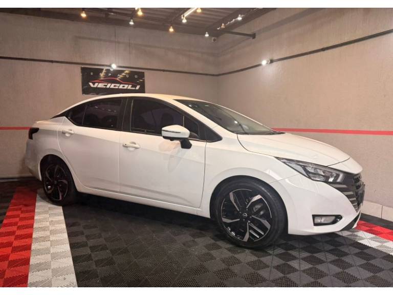 NISSAN - VERSA - 2024/2024 - Branca - R$ 109.000,00