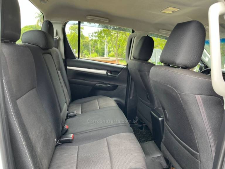 TOYOTA - HILUX - 2017/2017 - Branca - R$ 175.000,00