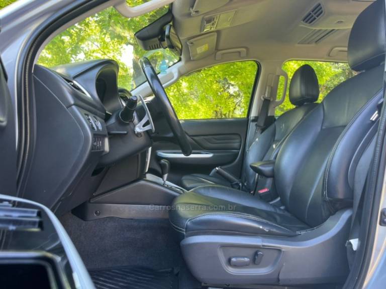 MITSUBISHI - L200 TRITON - 2022/2022 - Prata - R$ 202.000,00