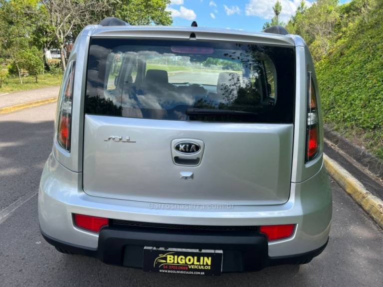KIA MOTORS - SOUL - 2010/2010 - Prata - R$ 45.000,00