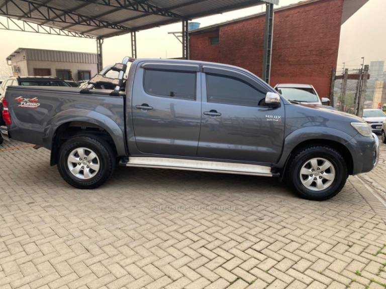 TOYOTA - HILUX - 2014/2014 - Cinza - R$ 144.000,00