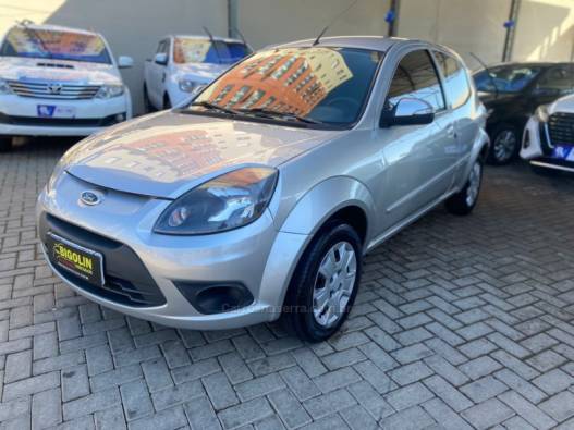 FORD - KA - 2013/2013 - Prata - R$ 32.000,00