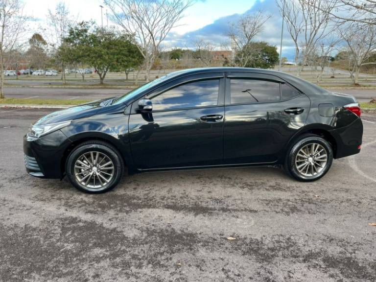 TOYOTA - COROLLA - 2018/2018 - Preta - R$ 94.000,00