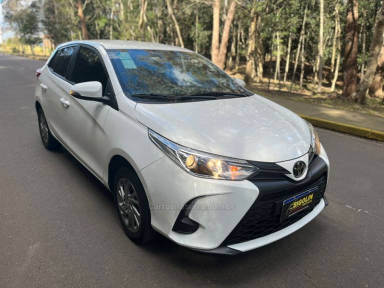 TOYOTA - YARIS - 2025/2025 - Branca - R$ 113.000,00