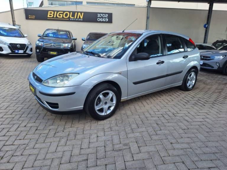 FORD - FOCUS - 2005/2005 - Prata - R$ 26.000,00