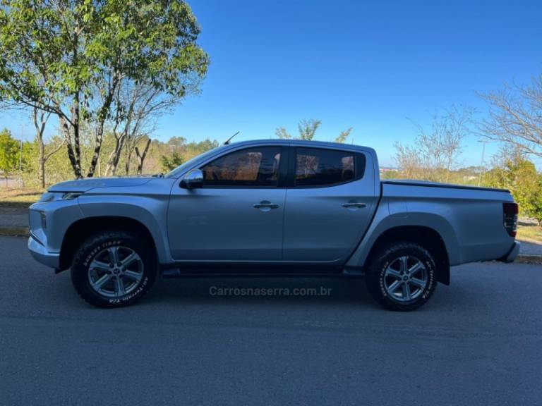 MITSUBISHI - L200 TRITON - 2021/2021 - Prata - R$ 182.000,00