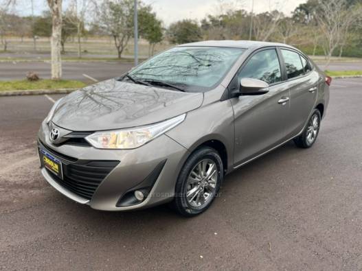 TOYOTA - YARIS - 2020/2020 - Cinza - R$ 83.000,00