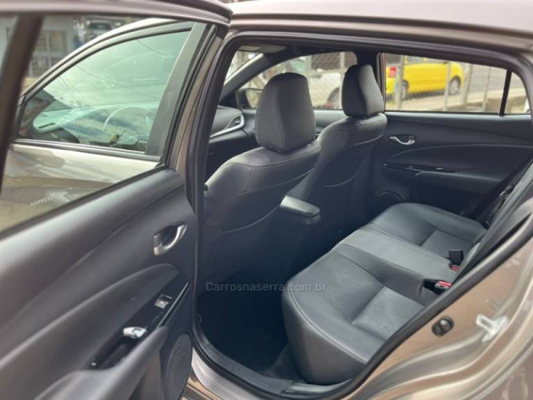 TOYOTA - YARIS - 2019/2019 - Cinza - R$ 86.000,00