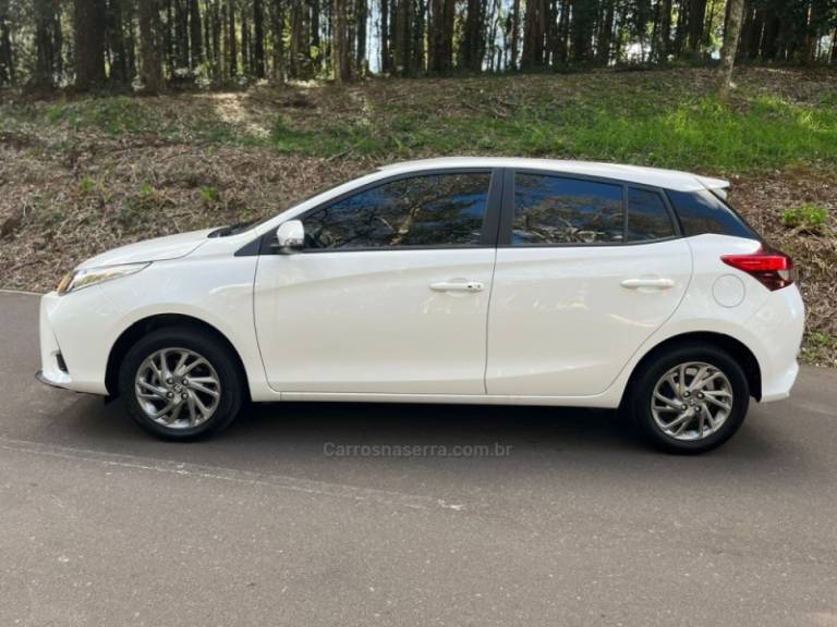 TOYOTA - YARIS - 2025/2025 - Branca - R$ 113.000,00