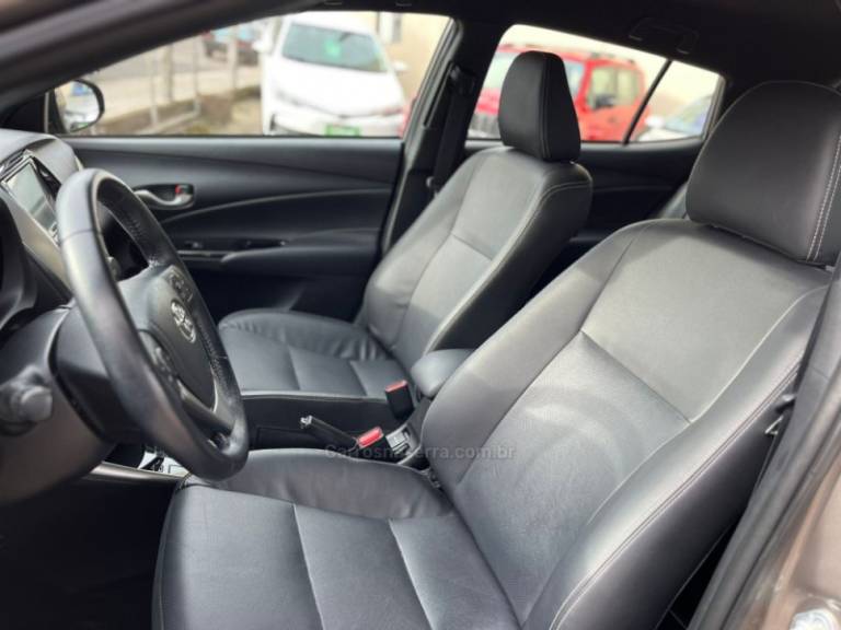 TOYOTA - YARIS - 2019/2019 - Cinza - R$ 86.000,00