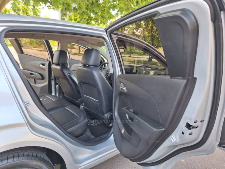 CHEVROLET - SONIC - 2013/2013 - Prata - R$ 45.000,00