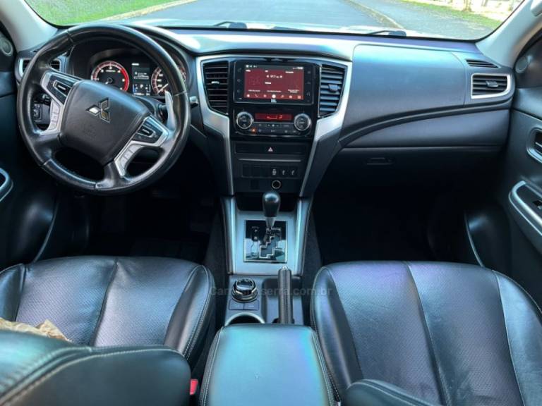 MITSUBISHI - L200 TRITON - 2021/2021 - Prata - R$ 182.000,00