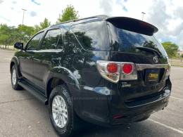 TOYOTA - HILUX SW4 - 2013/2013 - Preta - R$ 139.000,00